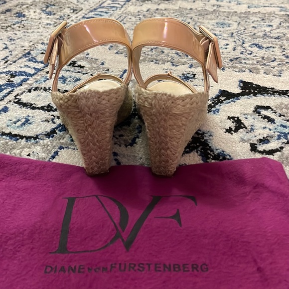 Diane von Furstenberg Nude Sudan Patent Wedge Espadrilles Sandals sz 8.5M - Picture 13 of 16